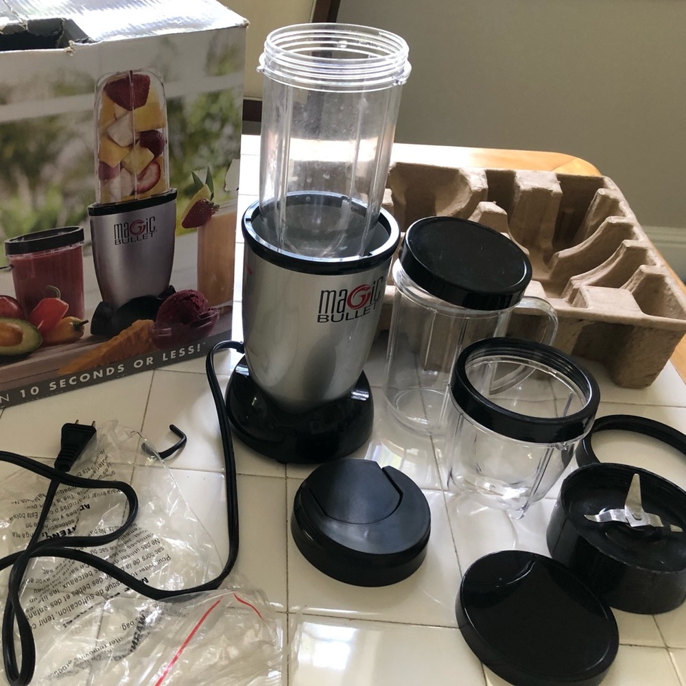 The original Magic Bullet Kitchen Assistant Blender & Mixer Set - Picture 9 of 16